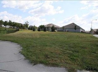 19233 Lamont Cir, Omaha, NE 68130