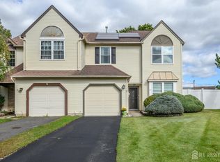 27 Longbrook Ln, Freehold, NJ 07728