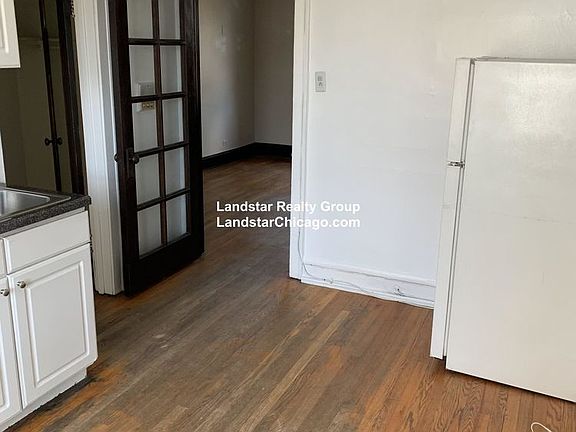 4th image of 2855 W Berteau Ave #1