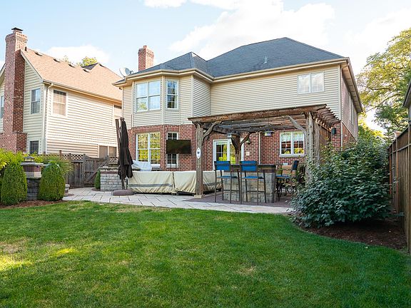 2nd image of 366 N Larch Ave