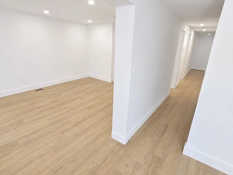 428 Hatfield Cres #A — Photo 12