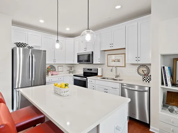 1405 Pennington Dr #1405, Walpole, MA 02081