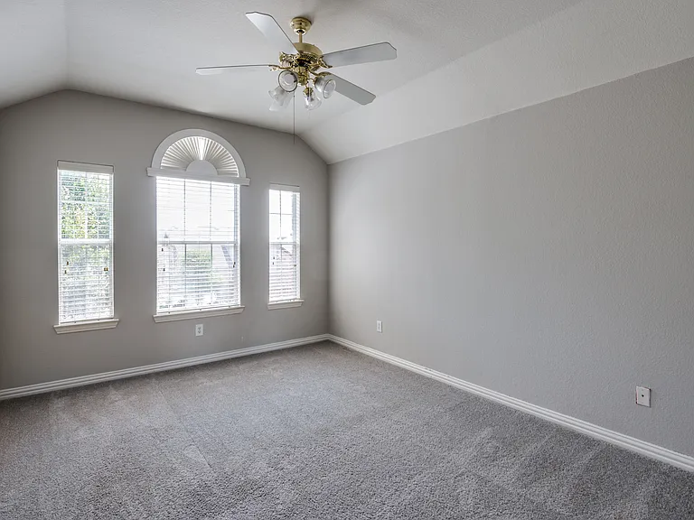 323 Del Cano Dr — Photo 15