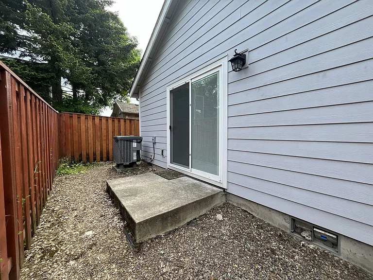 2822 NE Davis St #B — Photo 24