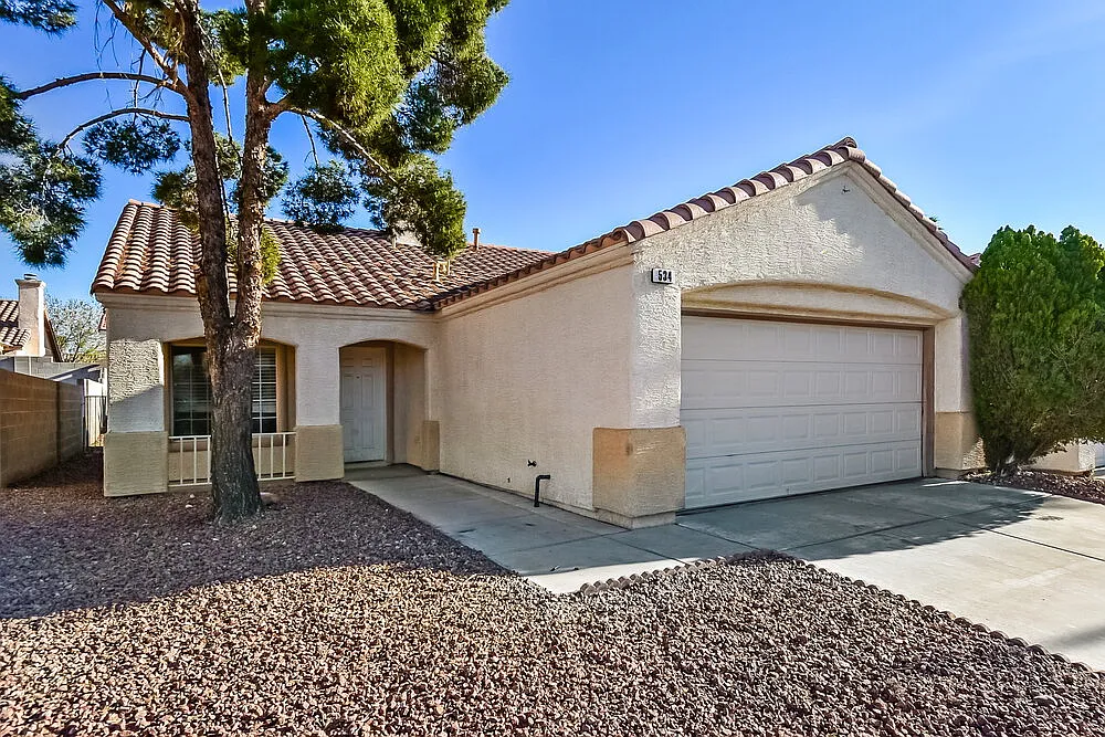 3 bed, 2.0 bath, 1186 sqft, $2,690 — Photo 3