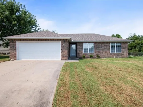 102 Shady Ln, Warrensburg, MO 64093