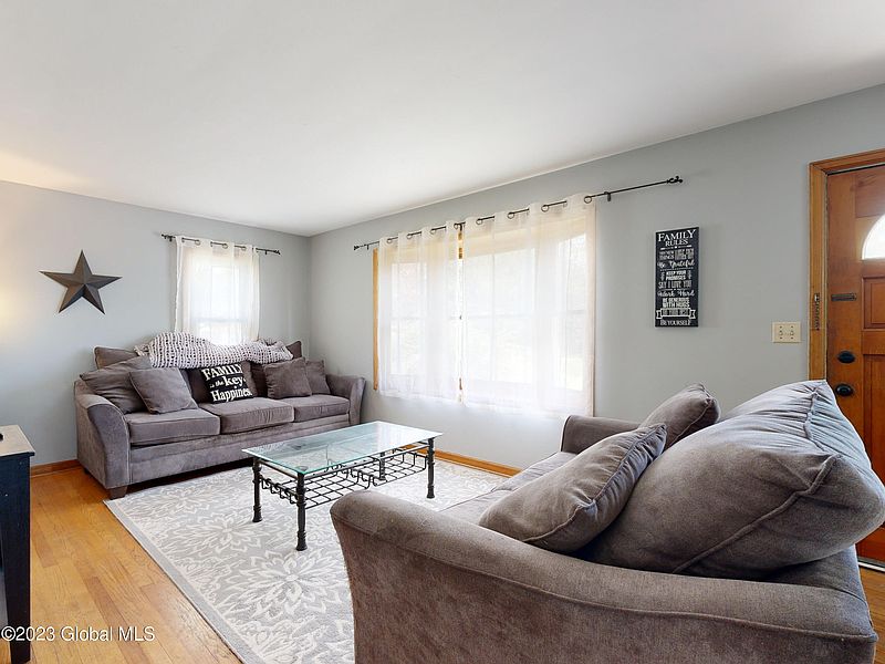 5th image of 37 Fane Court