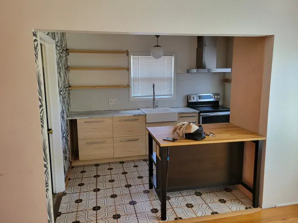 21 Almond St, Medford, OR 97504