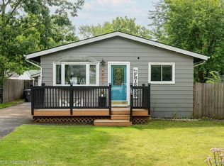 4861 Fenmore Ave, Waterford, MI 48328