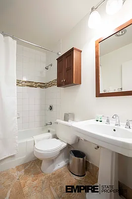 Bathroom, photo 1