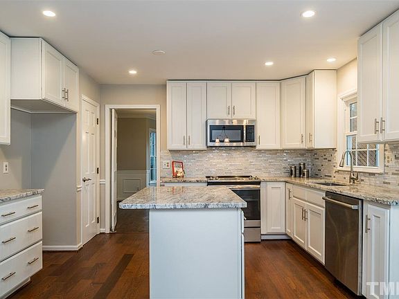 4th image of 1223 Nottingham Dr