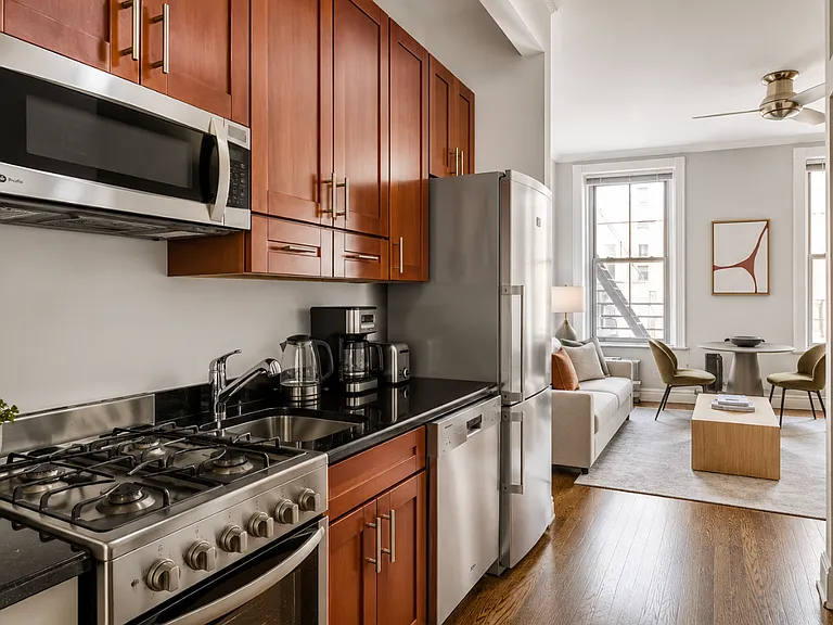 51 Leroy St #3A — Photo 2