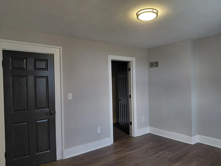 460 Dayton St — Photo 17