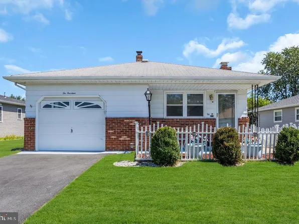 214 Charlotteville Dr N, Toms River, NJ 08757