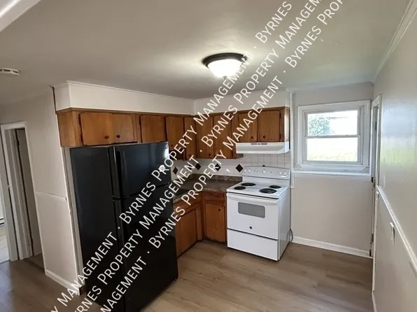 148 Charlton St #C, Southbridge, MA 01550