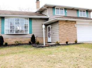2725 Coventry Dr, Parma, OH