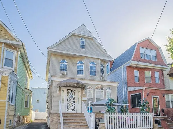 12 Wegman Ct, Jersey City, NJ 07305