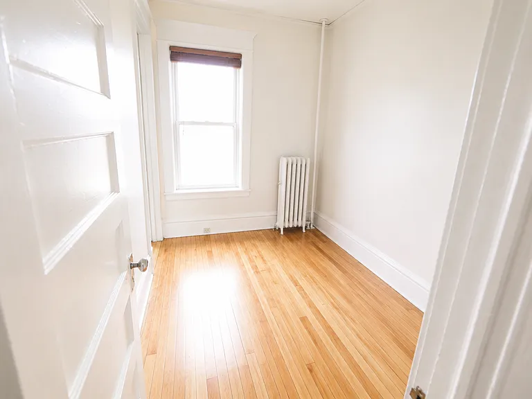 Oxford Street Apartments — Photo 11