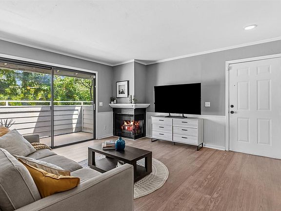 2nd image of 151 Del Verde Cir APT 2