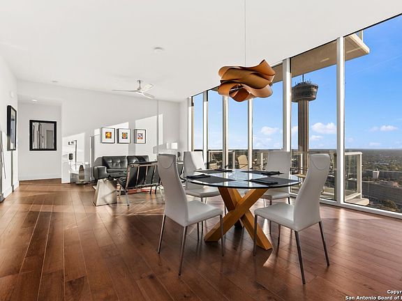 5th image of 610 E Market #2905