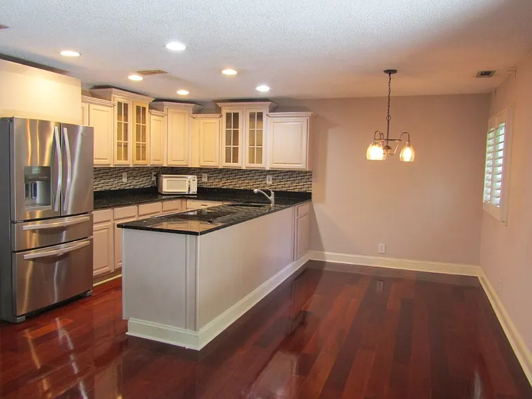10301 N Kings Hwy #10-2 — Photo 2