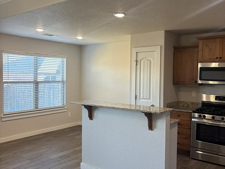 510 Vee St — Photo 3