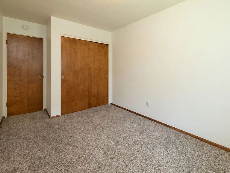 Fargo, ND Islander Apartments | Bedroom