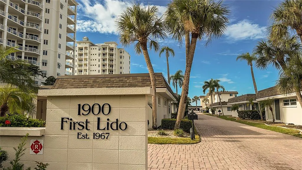2 bed, 2.0 bath, 981 sqft, $8,000 — Photo 2