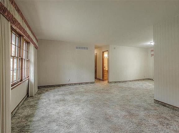 5th image of 7941 Webster Ave