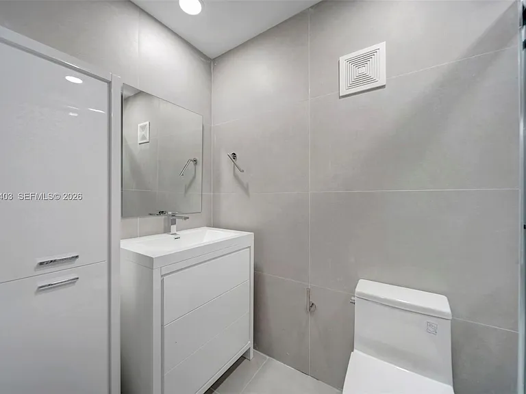 1083 W 38th St #23-8 — Photo 19