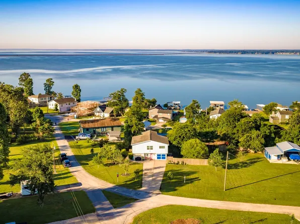 486 Shorthorn Dr, Onalaska, TX 77360