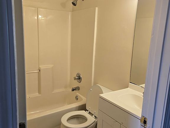 3rd image of 303 Clearwater Way