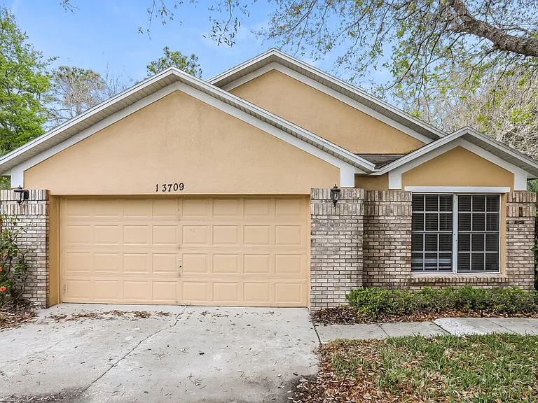 13709 Valleybrooke Ln — Photo 1