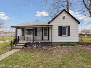 6056 Mayfair St, Taylor, MI 48180