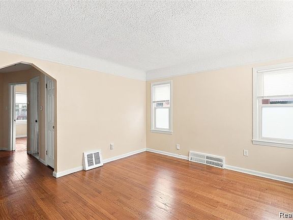 5th image of 21227 Panama St