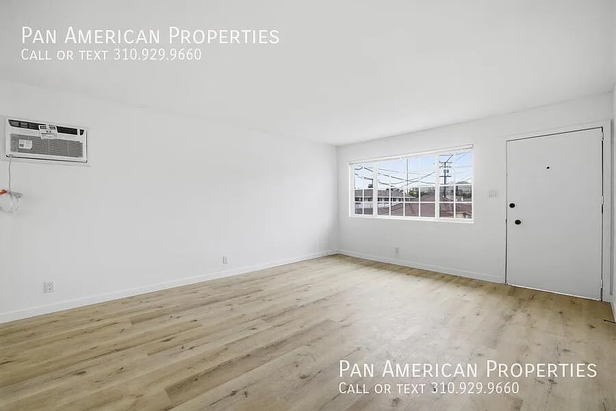 Building Photo - 10019 Flora Vista St #4