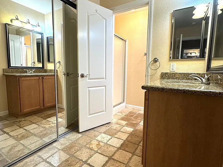 4004 Elmo Loop #D — Photo 16