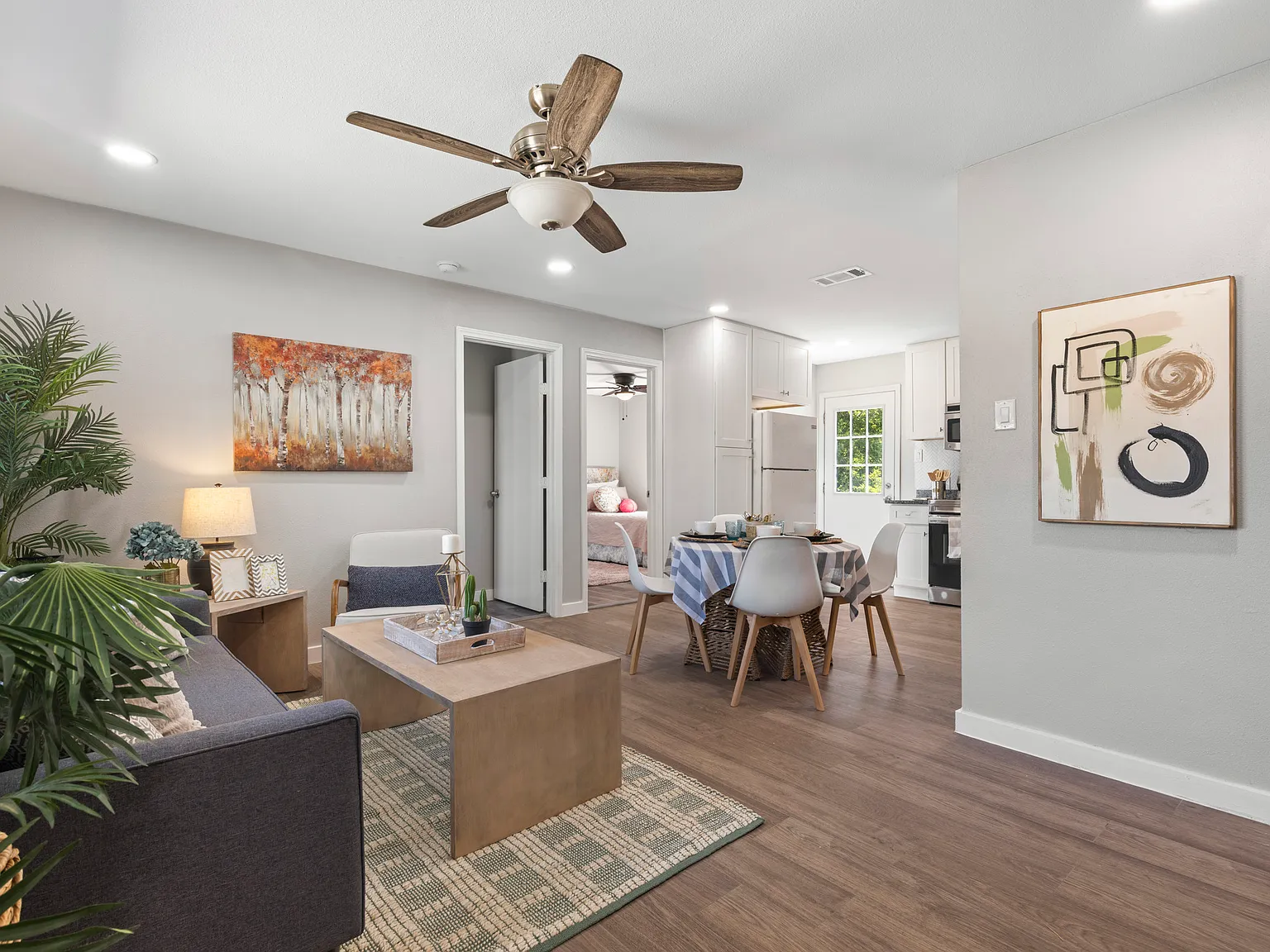 4 bed, 1100 sqft, $2,400 — Photo 3