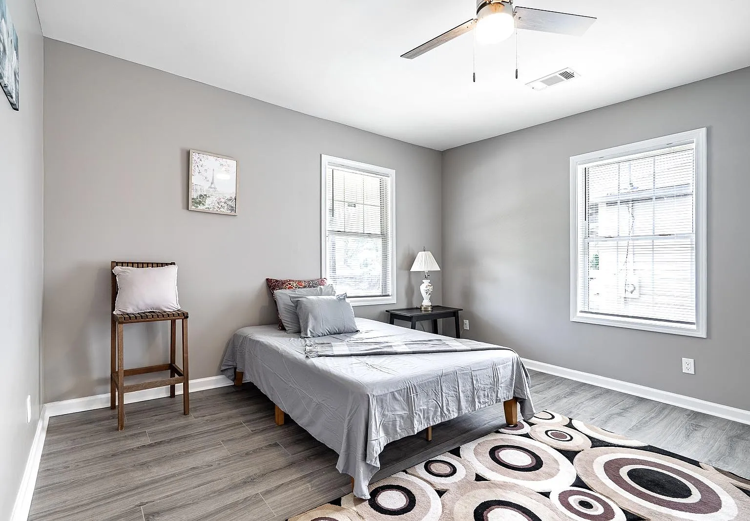 4 bed, 2.0 bath, 1073 sqft, $776 — Photo 2