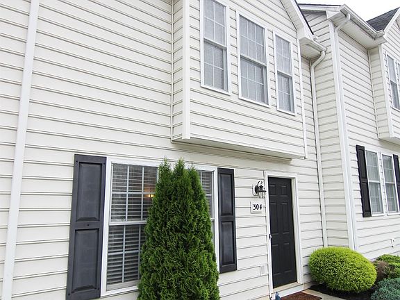 3rd image of 160 Ivy Creek Ln Unit 304