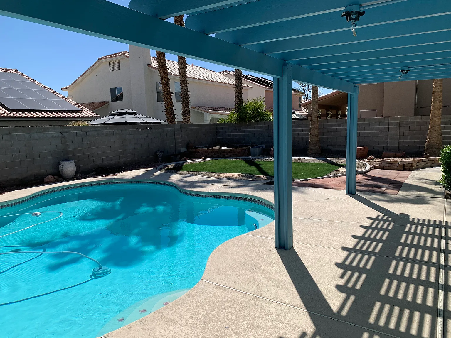 4 bed, 2328 sqft, $3,200 — Photo 3