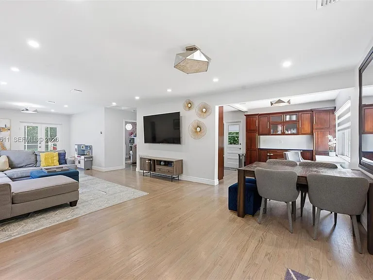 608 SW 13th St — Photo 4