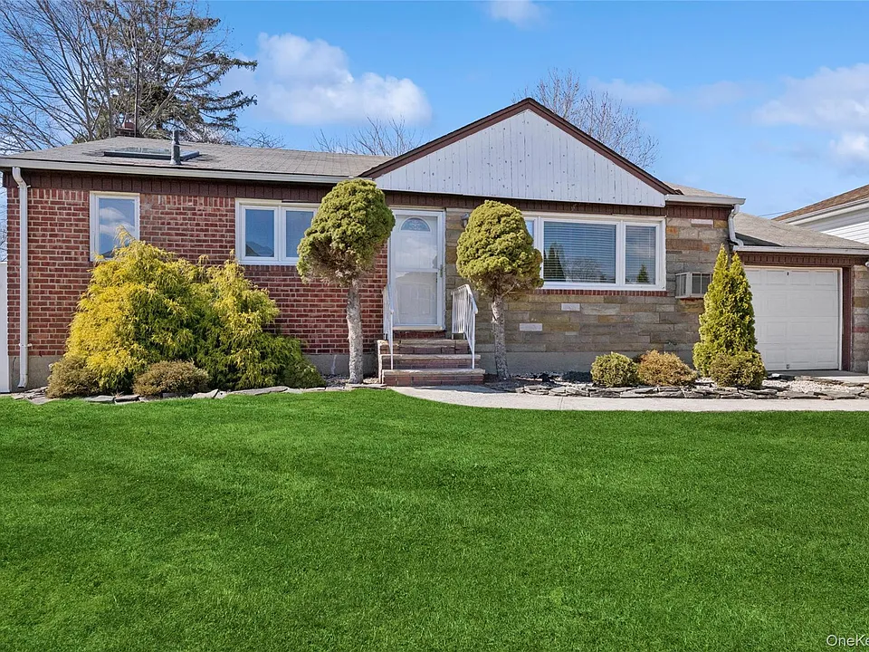 31 Evelyn Ln