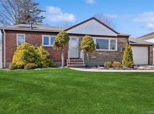 31 Evelyn Ln, Syosset, NY 11791
