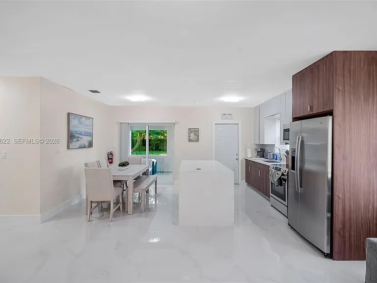 1021 NE 3rd Ave — Photo 13