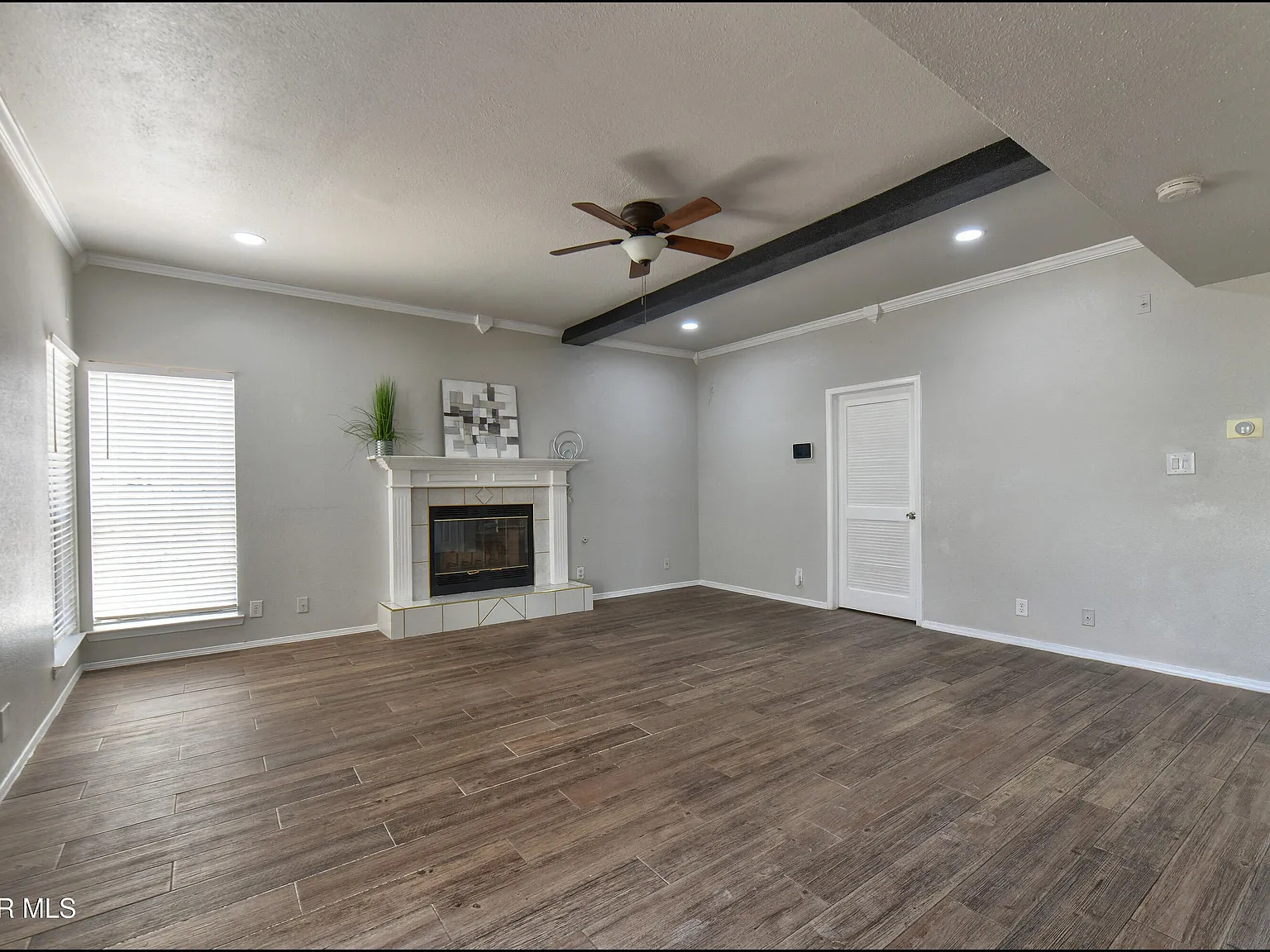 4 bed, 4.0 bath, 2743 sqft, $2,200 — Photo 3