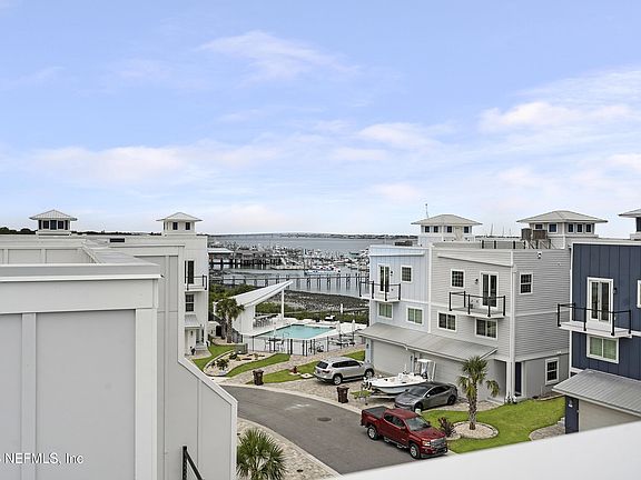 3rd image of 80 CORTEZ Avenue