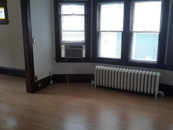4th image of 1681 Van Buren Ave #2