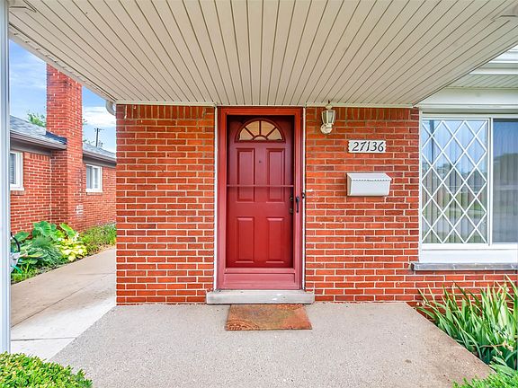 3rd image of 27136 Ursuline St