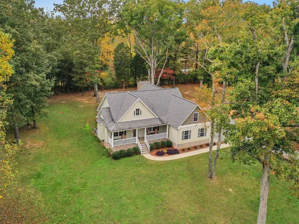 529 Aubrey Ln, Burns, TN 37029